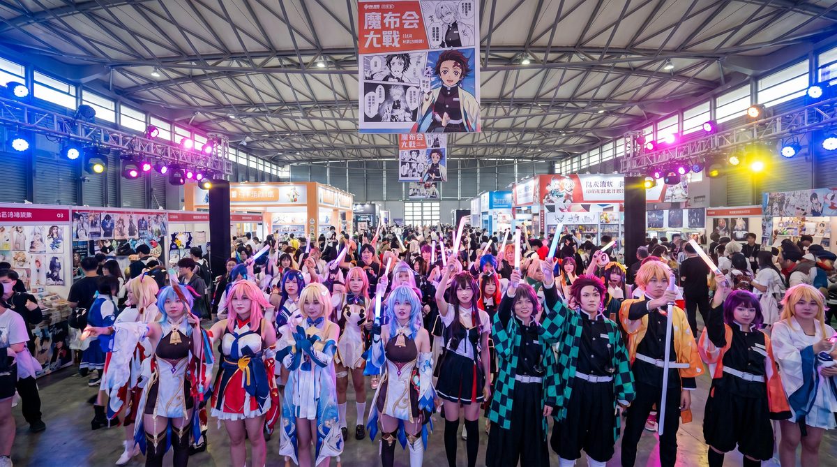 眼镜妹探花动漫cosplay视频